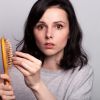 Queda de cabelo pós-Covid: tricologista explica impacto da doença nos fios e dá orientações