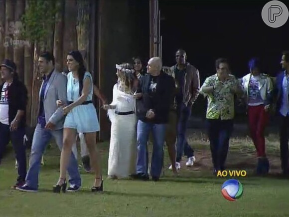 Os participantes eliminados de 'A Fazenda' voltaram nesta sexta-feira (5) para a última votação