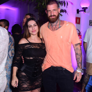 Cleo usou vestido transparente e roubou a cena em show de Ludmilla