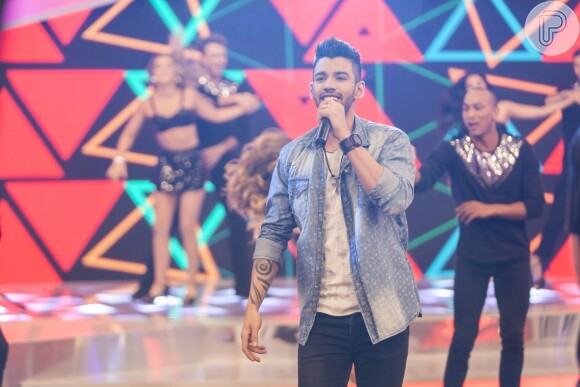 Gusttavo Lima cantou seus sucessos no 'Programa da Sabrina'