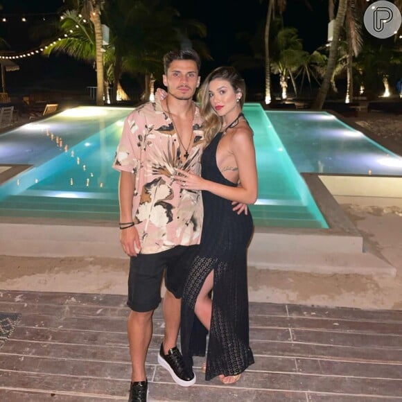 Raphael Veiga e Bruna Santana estavam noivos desde outubro de 2021