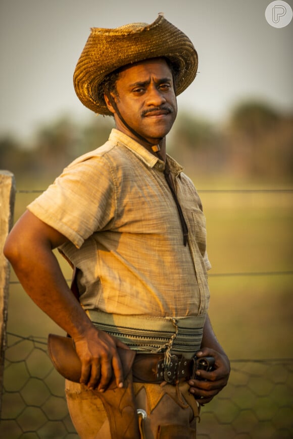 Tião (Fábio Neppo) é homem de confiança de José Leôncio (Renato Góes) na novela 'Pantanal'