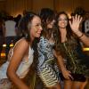 Bruna Marquezine curte festa sem o namorado, Neymar