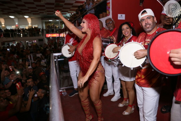Viviane Araujo mostrou empolgação em 1º ensaio para o carnaval após revelar gravidez
