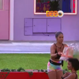 BBB 22: Maria foi expulsa após acertar um balde na cabeça de Natália