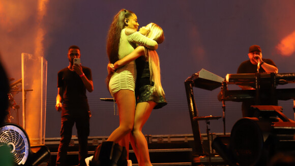 Reunidas! Ludmilla faz show de Carnaval e Brunna Gonçalves invade palco para cantar 'Maldivas'