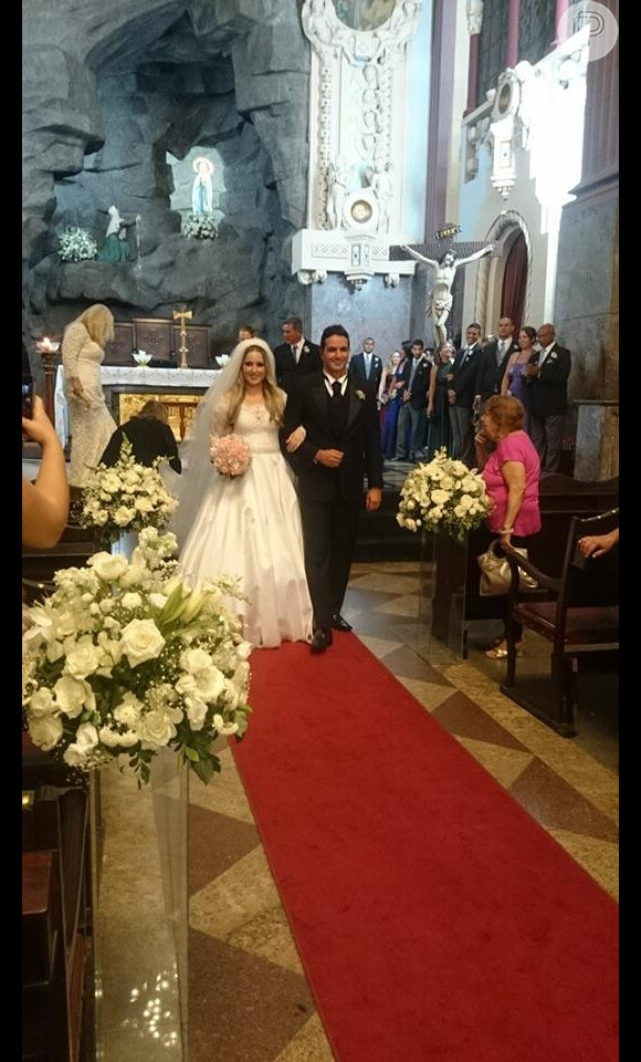 Ex-atriz mirim Ingrid Fridman, que interpretou Ritinha de 'História de Amor', se casa com o contador Adauto Braga no Rio de Janeiro, em 6 de dezembro de 2014