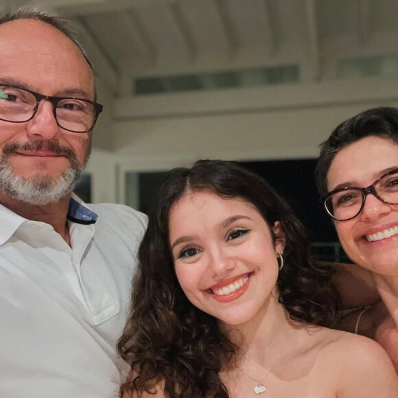 Filha de Sandra Annenberg tem o mesmo tom de voz e jeito da mãe