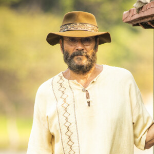 Novela 'Pantanal': Eugênio (Almir Sater) é um chalaneiro solitário