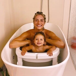 Segundo Giovanna Ewbank, o caçula Zyan, de 1 ano e 8 meses, é o que mais sofre