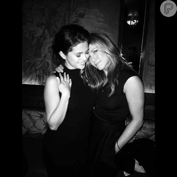 Selena Gomez publica foto com Jennifer Aniston: 'Sou fã desde os 8 anos'