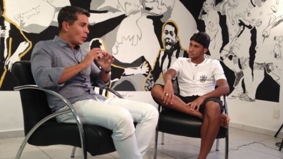 Neymar, depois de curtir samba sozinho, fala do namoro com Bruna Marquezine