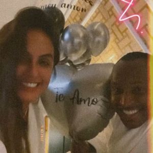 Thiaguinho ganhou bolo surpresa de Carol Peixinho mais cedo