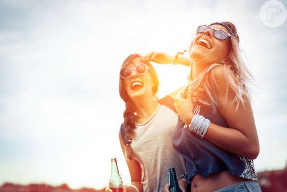 Óculos de sol são acessórios queridinhos para te acompanhar em festivais de música