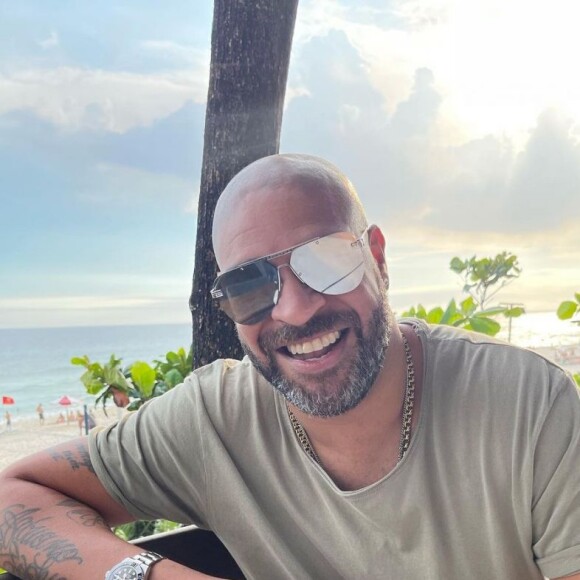 Adriano Imperador enviou o número para contato nos comentários de uma publicação de Marcelo