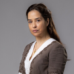 Heloísa (Paloma Duarte) é atraída pelos gritos de Matias (Antonio Calloni) por causa da irmã de Inácio (Ricky Tavares) na novela 'Além da Ilusão'