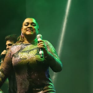 Preta Gil cantou no aniversário da promoter Carol Sampaio