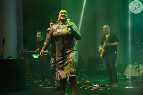 Preta Gil cantou no aniversário da promoter Carol Sampaio