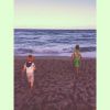 Noah curtindo um fim de tarde na praia com o irmão caçula, Guy