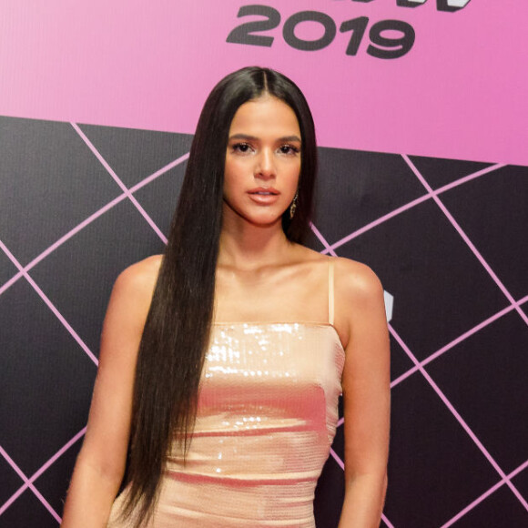 Bruna Marquezine detalha teste presencial para 'Besouro Azul': 'Gravamos primeiro uma cena mais simples, depois, veio uma mais dramática, que já é mais a minha área'