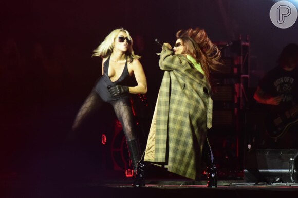 Anitta e Miley Cyrus brilharam juntas no Lollapalooza