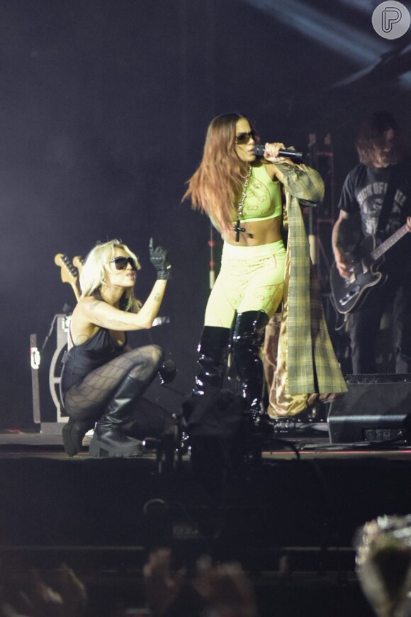 Anitta cantou com Miley Cyrus no Lollapalooza