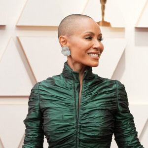 Oscar 2022: Jada Pinkett Smith, mulher de Will Smith, sofre de uma condição chamada alopecia, que provoca a queda dos cabelos
