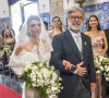 Madeleine (Bruna Linzmeyer) se casa com José Leôncio (Renato Góes) contra a vontade da mãe, Mariana (Selma Egrei) na novela 'Pantanal'