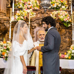 Madeleine (Bruna Linzmeyer) tem casamento com José Leôncio (Renato Góes) na novela 'Pantanal' após namoro relâmpago