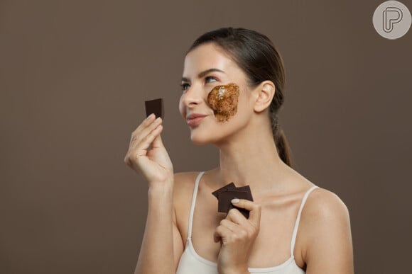 Incluir produtos de beleza com cacau na fórmula ou com inspiração em chocolate pode ser divertido