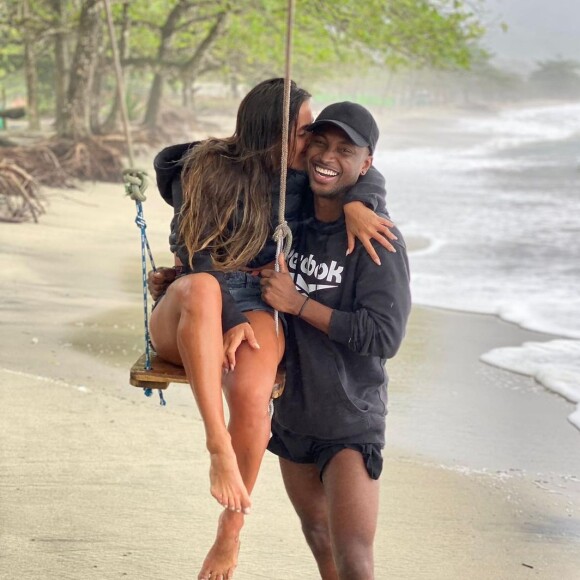 Carol Peixinho se encantou com declaração de amor de Thiaguinho: 'Deus ilumine a gente, nosso forte amor e a nossa história linda que estamos construindo!'