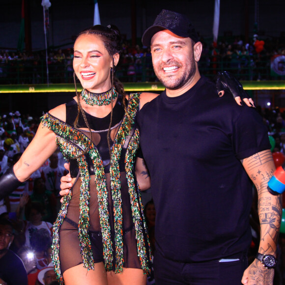 Paolla Oliveira chegou acompanhada de Diogo Nogueira para ensaio da Grande Rio na quadra da escola de Duque de Caxias