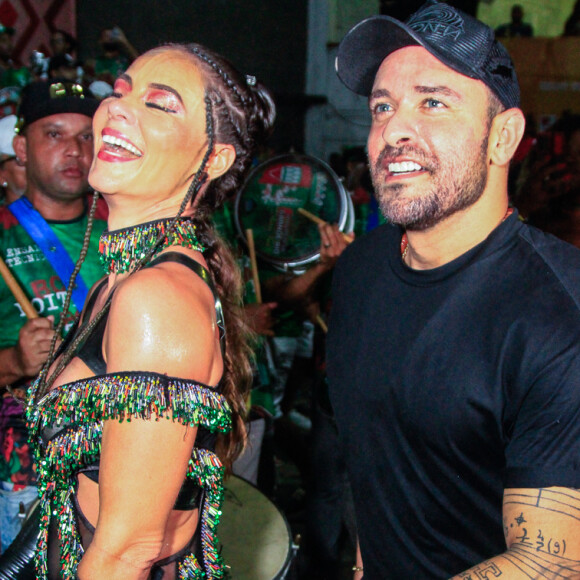 Paolla Oliveira levou o namorado, o sambista Diogo Nogueira, ao ensaio da Grande Rio