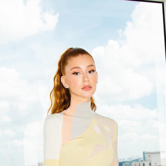 Marina Ruy Barbosa ousa em looks e foge da monotonia fashion