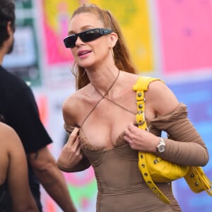 Marina Ruy Barbosa: nude é a apostada da atriz em vários looks, como no vestido usado no Lollapalooza