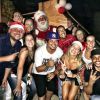 Fernanda Souza posou com o Papai Noel na festa organizada pelo produtor Leo Fuchs, no Rio