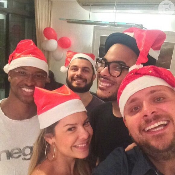 Fernanda Souza e Thiaguinho também usaram chapéu de Natal
