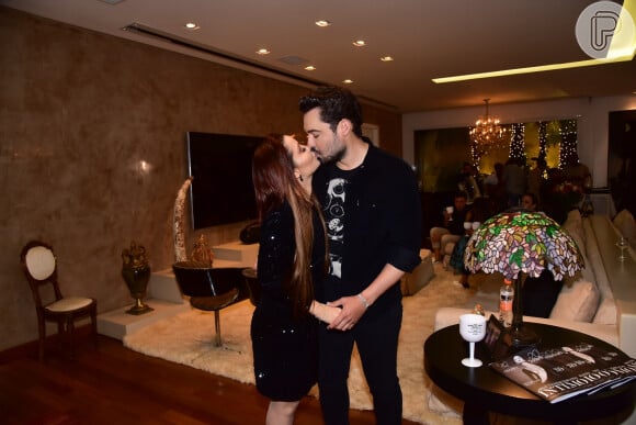 Fernando Zor surpreende Maiara com beijo em público após reconciliação
