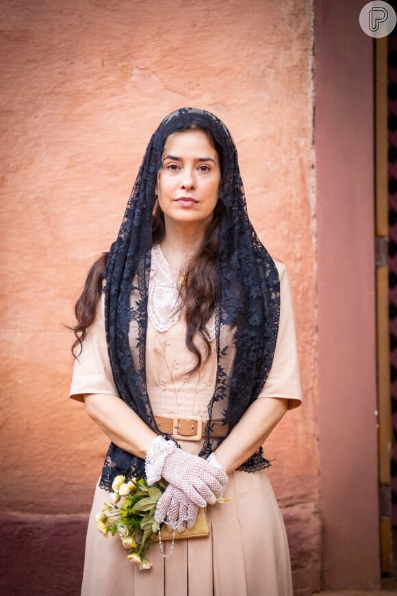 Matias (Antonio Calloni) empurra Heloísa (Paloma Duarte) durante briga com a ex-amante na novela 'Além da Ilusão'