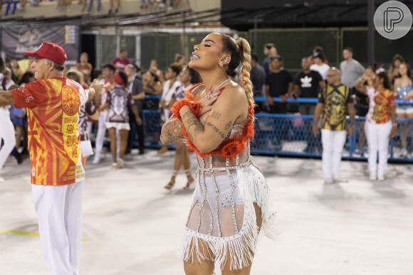 Musa do Salgueiro no Carnaval, Rafaella Santos fez bonito em ensaio