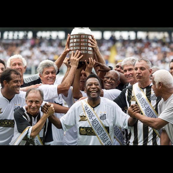 Condições médicas de Pelé são boas e estáveis