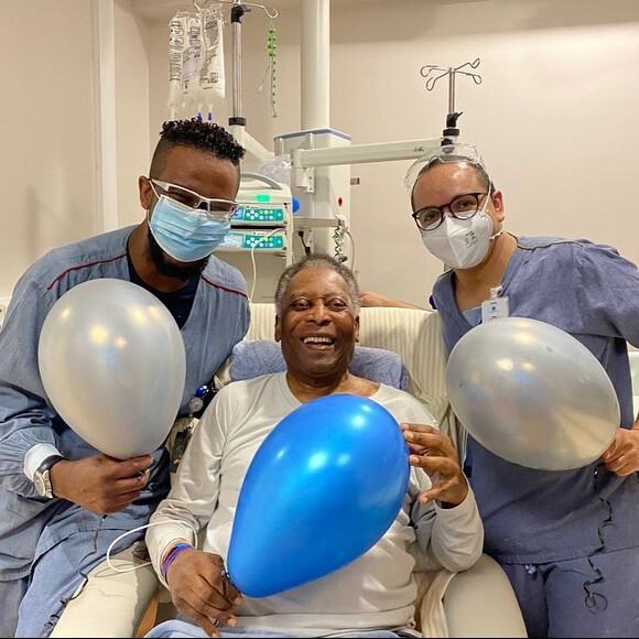No início do ano, Pelé ficou cerca de duas semanas internado