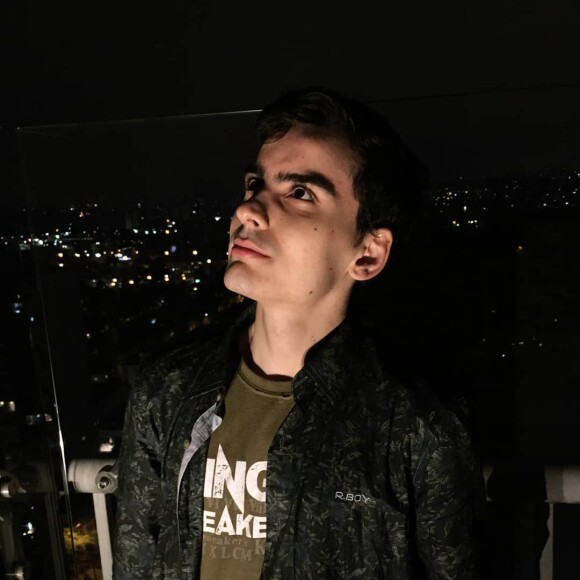 Nas mensagens, Dudu Camargo pede fotos do menino de 13 anos