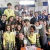 Jean Paulo Campos posa com elenco da novela 'Carrossel', do SBT