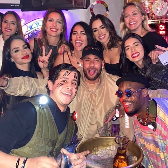 Namorada de Neymar Jr., Bruna Biancardi compartilhou momento com o jogador e amigos