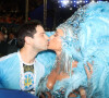 Sabrina Sato beija Duda Nagle durante Desfile das Campeãs no Rio