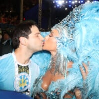 Famosos beijam muito em Desfile das Campeãs no Rio: Sabrina Sato, Viviane Araújo e mais. Fotos!