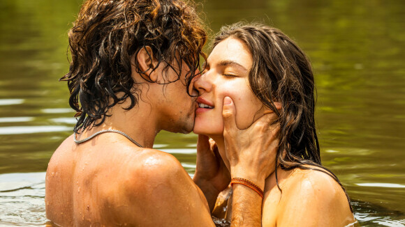 Novela 'Pantanal': veja as fotos do primeiro beijo de Jove e Juma (Alanis Guillen)!