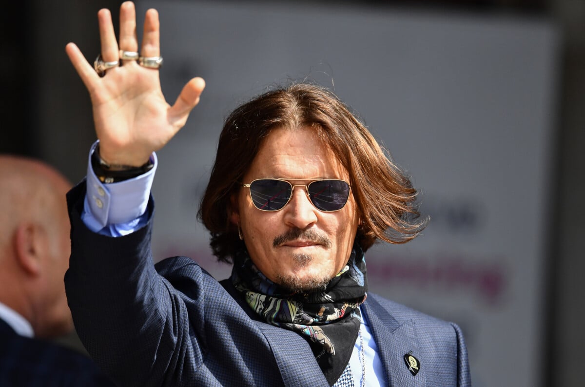 Johnny Depp perde apoio de famosos em postagem