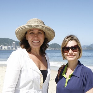 Catarina (Lilia Cabral) e Stela (Paula Burlamaqui) viajam para a Argentina na reta final da novela 'A Favorita'